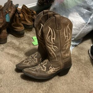 Size 9 women’s justin boots